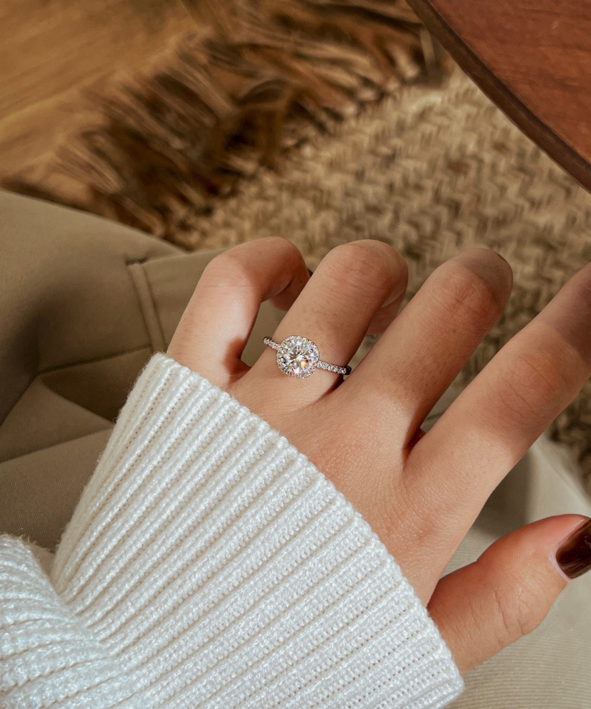 Серебряное кольцо с муассанитами 1 карат