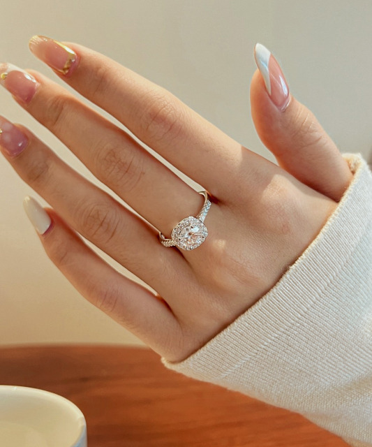 Sudraba gredzens ar moisanītiem 1.2ct