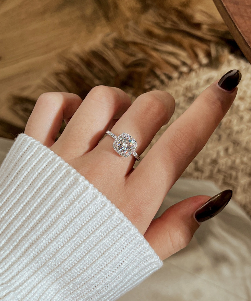 Sudraba gredzens ar moisanītiem 1.2ct
