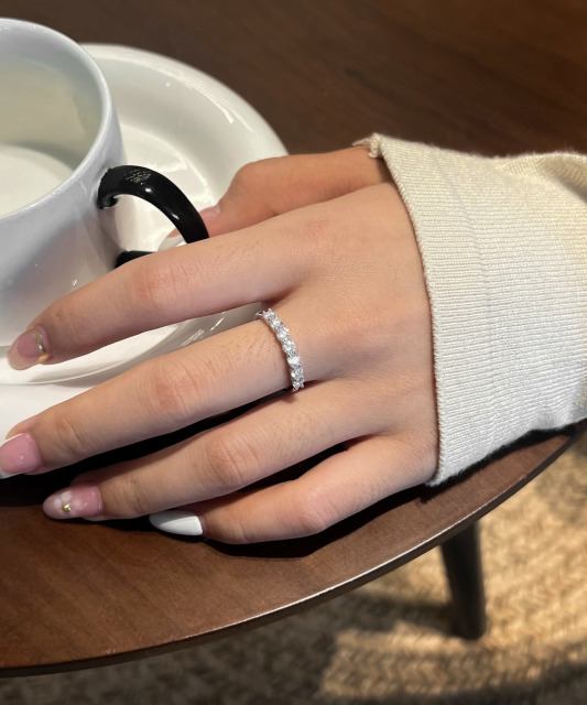 Sudraba gredzens ar moisanītiem 0.7ct