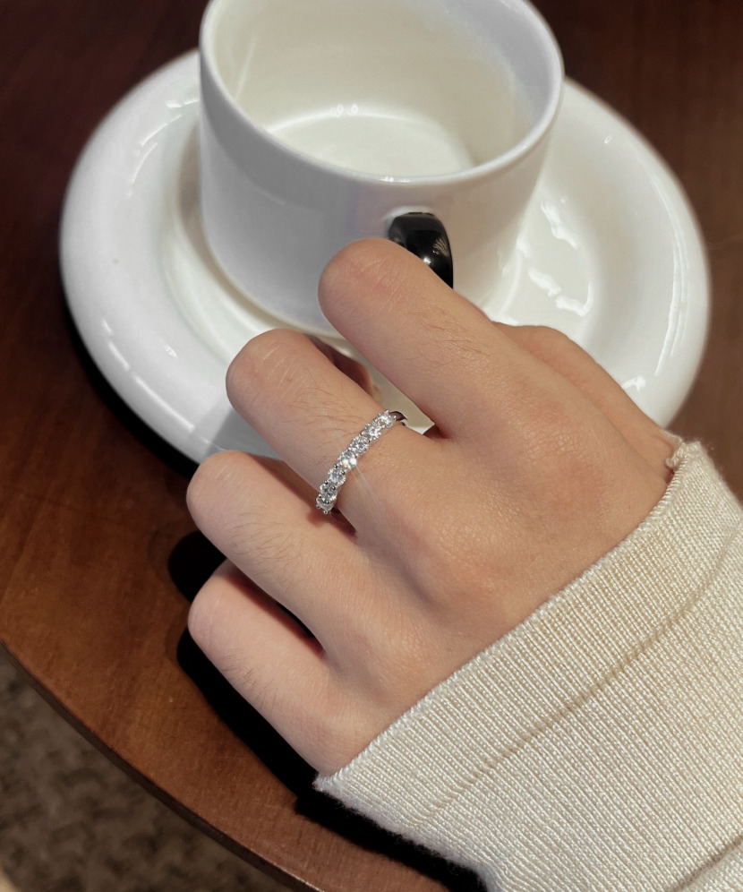Серебряное кольцо с муассанитами 0.7ct