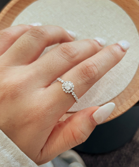 Серебряное кольцо с муассанитами 0.86ct