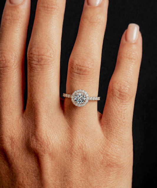 Sudraba gredzens ar moisanītiem 1.2ct
