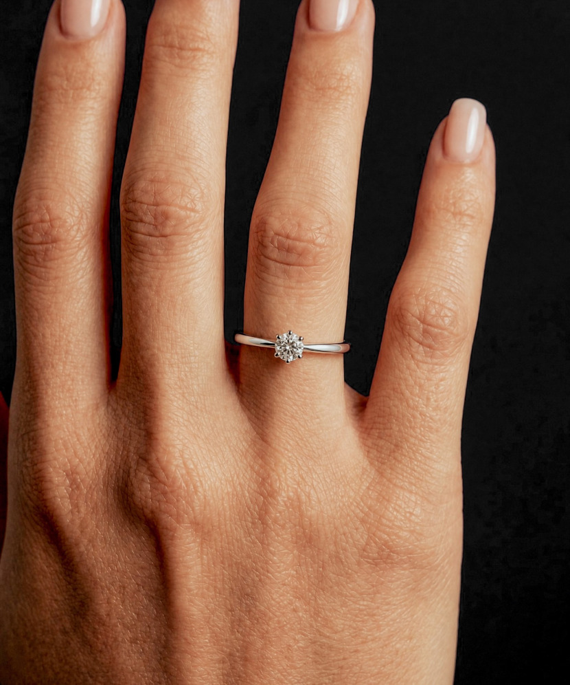 Серебряное кольцо с муассанитом 0.5ct