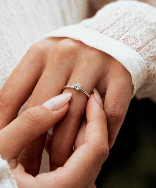 Серебряное кольцо с муассанитом 0.5ct