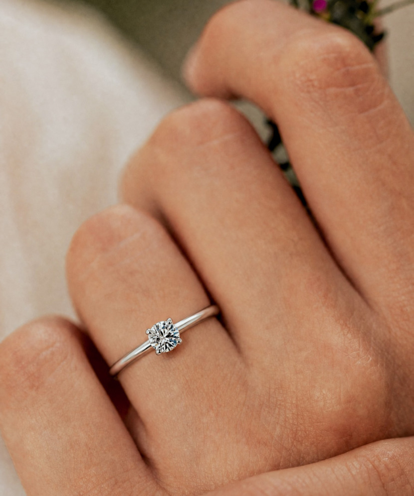 Серебряное кольцо с муассанитом 0.5ct