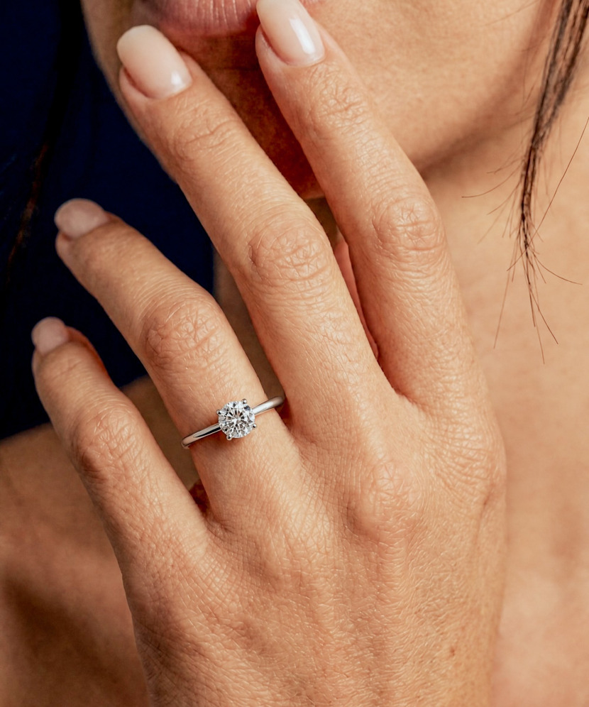 Серебряное кольцо с муассанитом 1ct