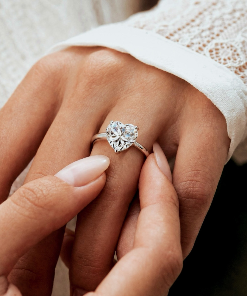 Серебряное кольцо с муассанитом «Сердечко» 3ct