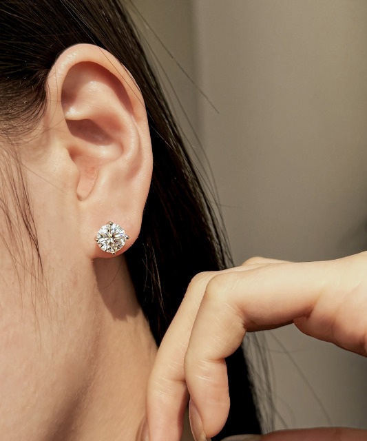 Серебряные серьги с муассанитами 2ct