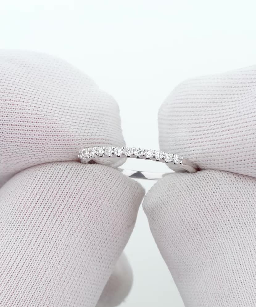 Кольцо из белого золота с бриллиантами