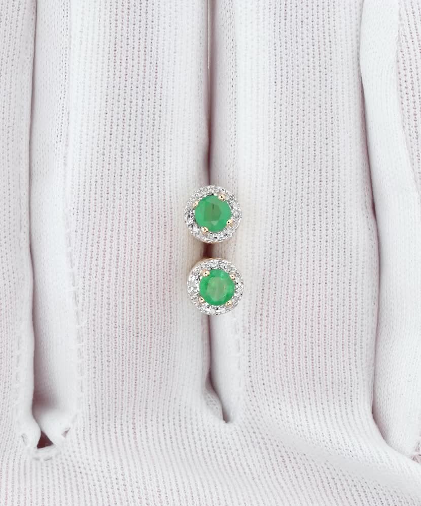 Серьги из золота с бриллиантами и изумрудом