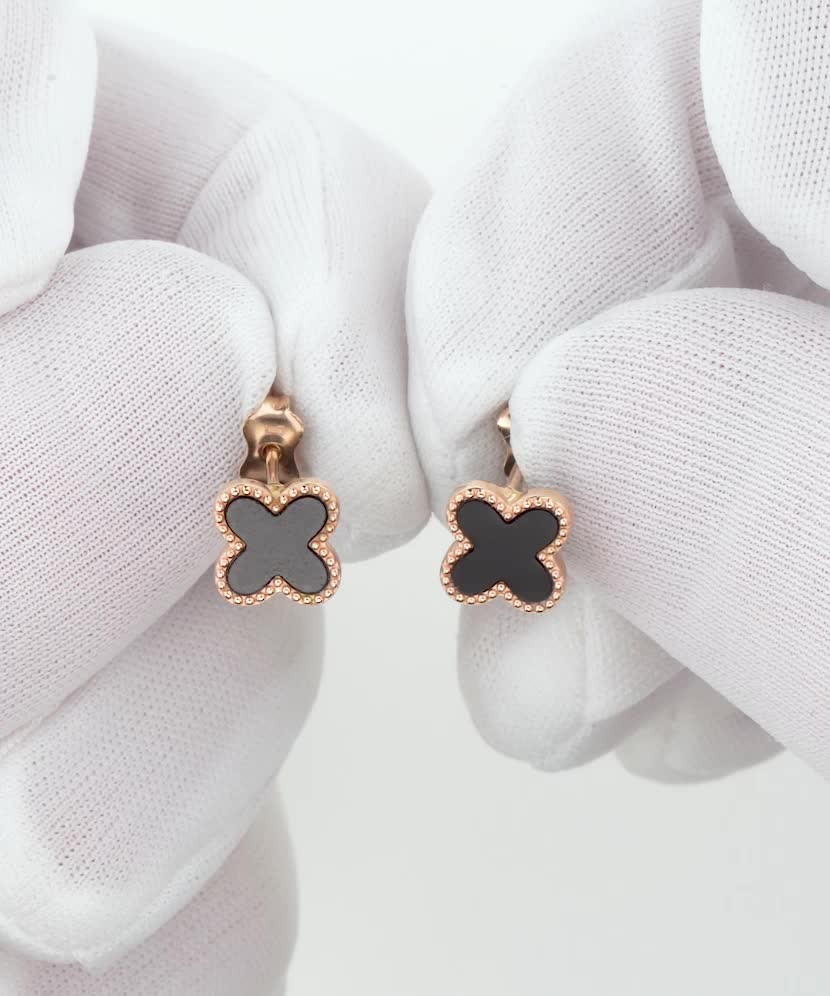 Золотые серьги с ониксами