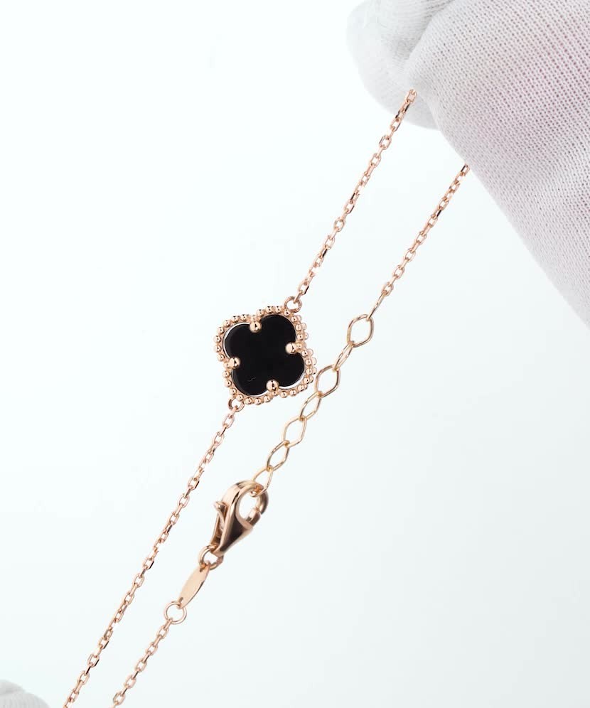 Zelta rokassprādze ar emalju