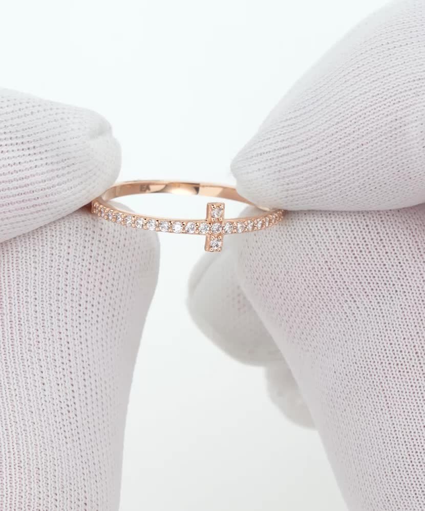 Золотое кольцо с цирконами