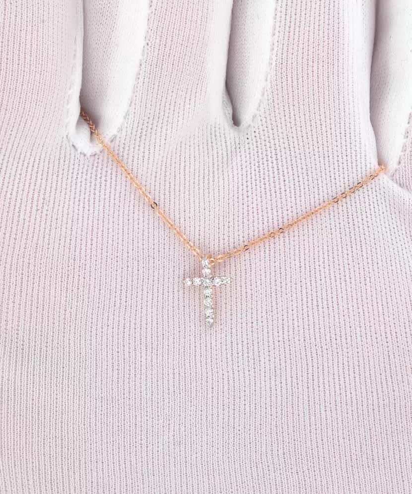 Золотая цепочка с бриллиантовым подвеской "Крестик"