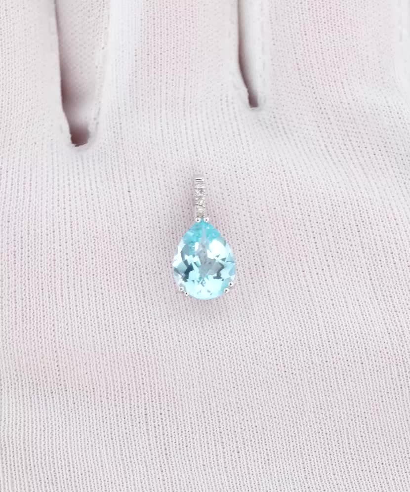 Balto aukso pakabukas su topazu ir deimantais - Goldinga