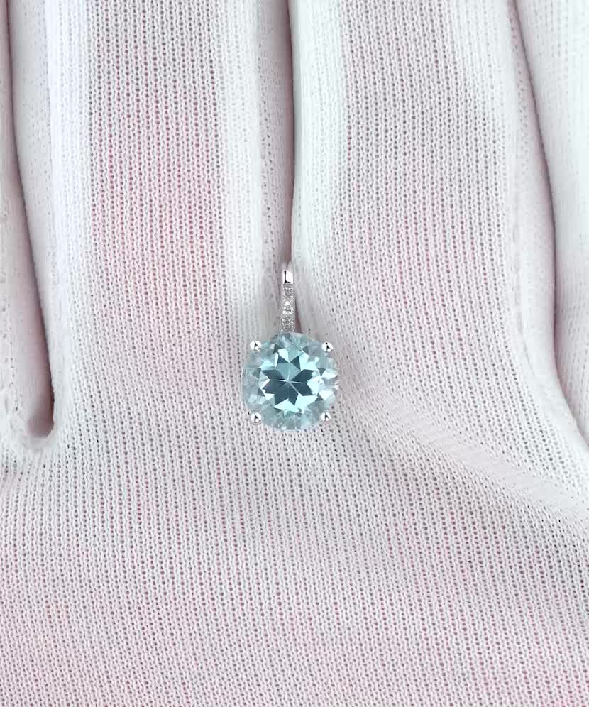 Кулон из белого золота с топазом и бриллиантами