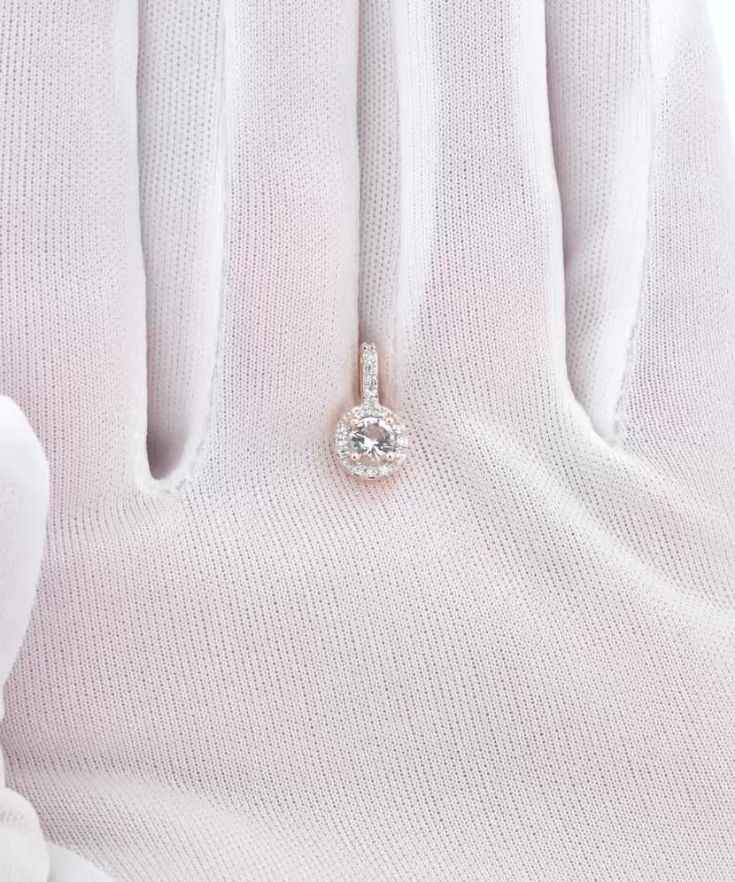 Золотой кулон с бриллиантами и прозрачным топазом