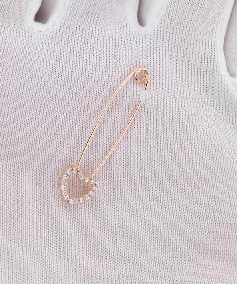 Zelta sakta ar cirkonijiem