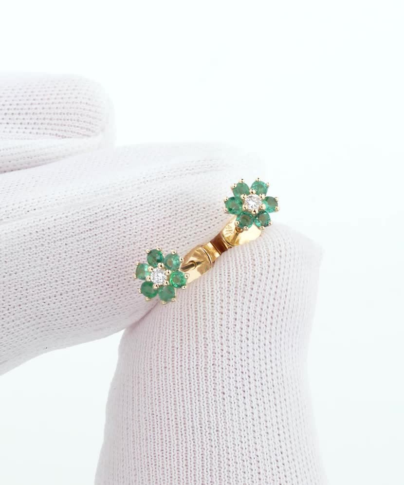 Серьги из желтого золота с бриллиантами и изумрудами