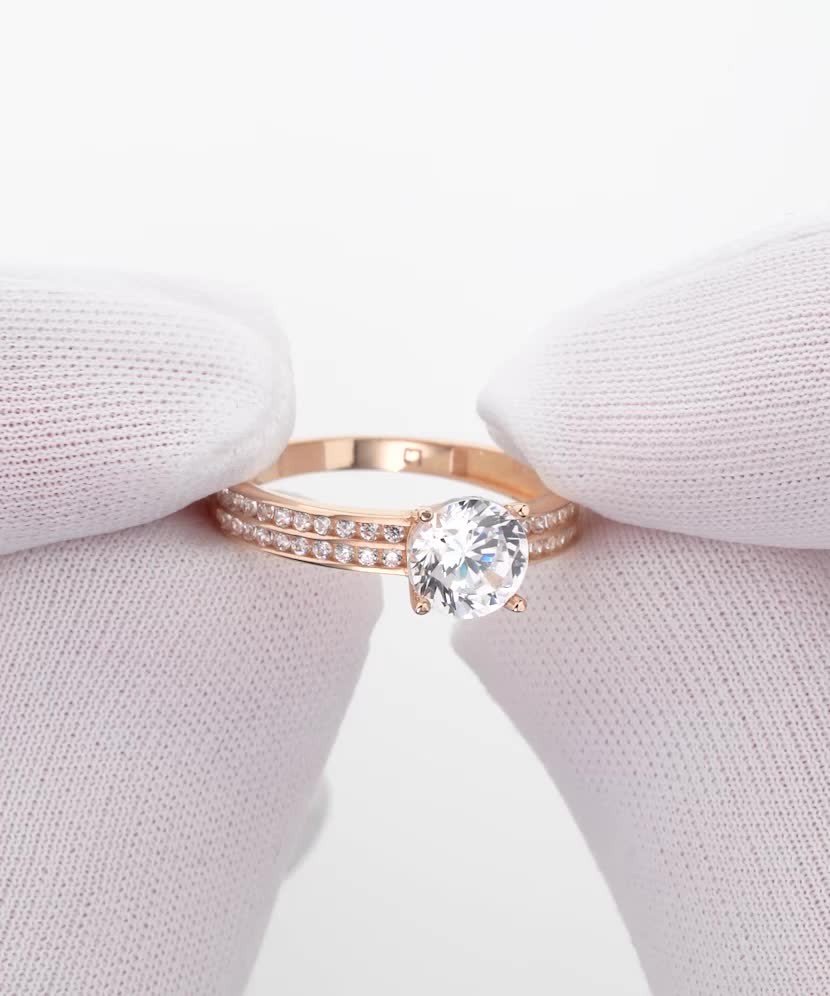 Золотое кольцо с цирконами