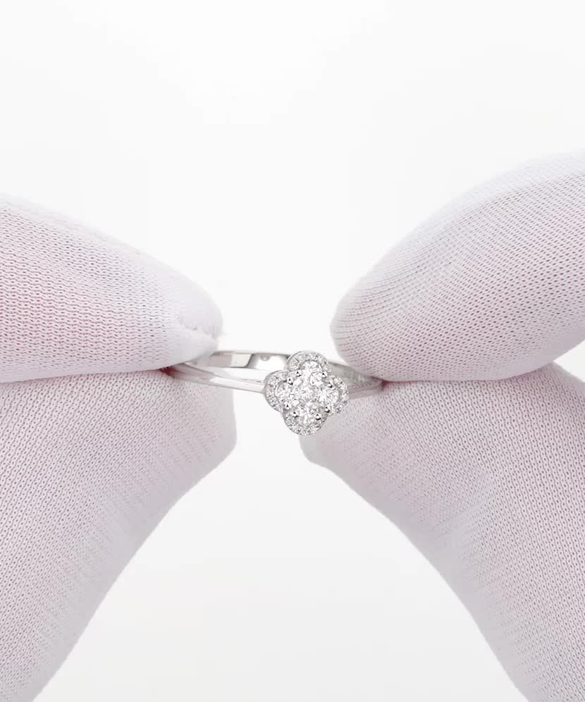 Кольцо из белого золота с бриллиантами