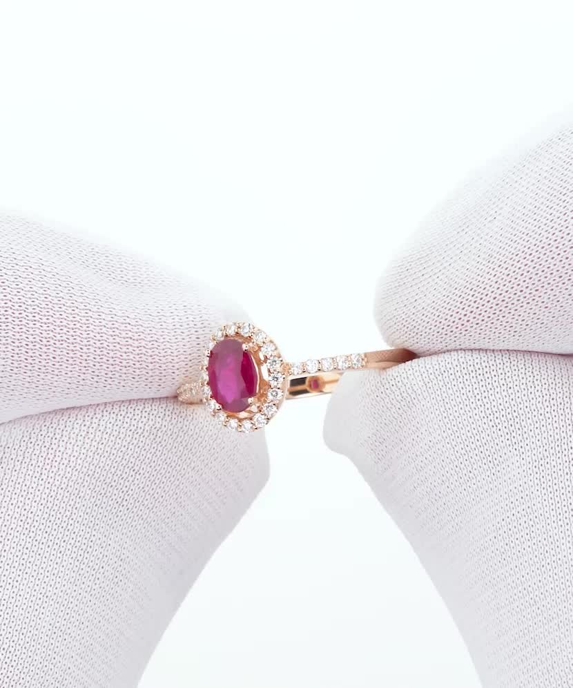 Золотое кольцо с рубином и алмазами