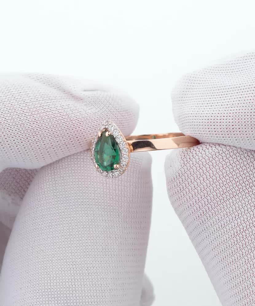 Zelta gredzens ar cirkonijiem