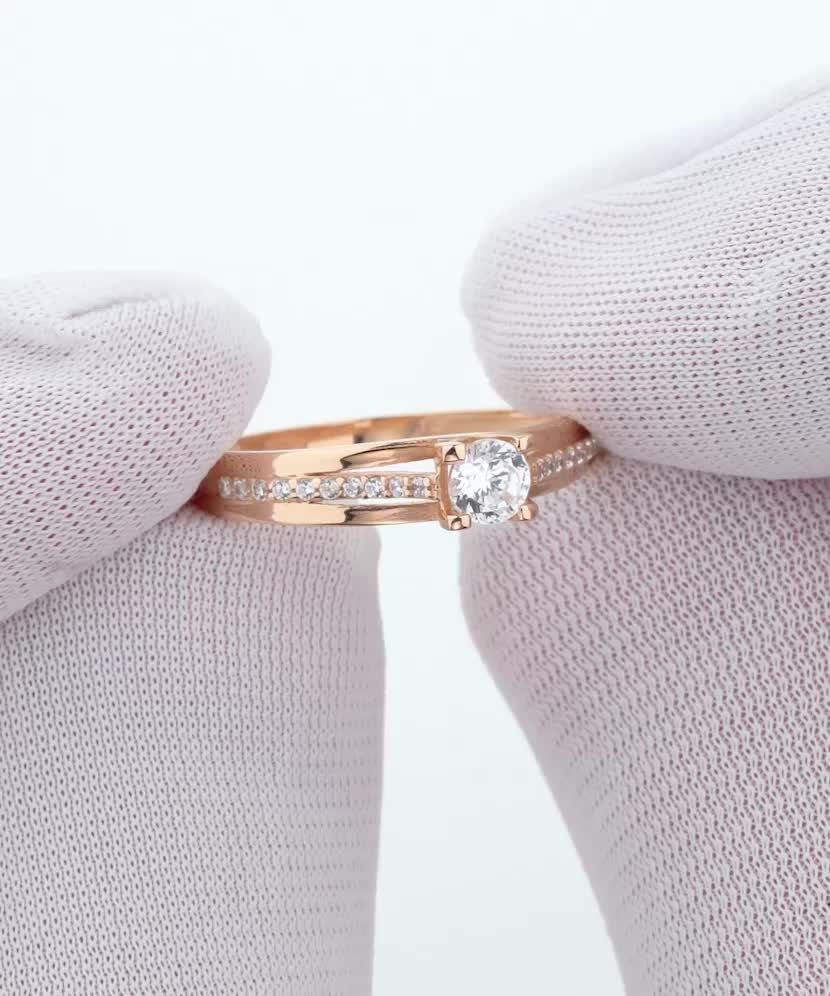 Золотое кольцо с цирконами