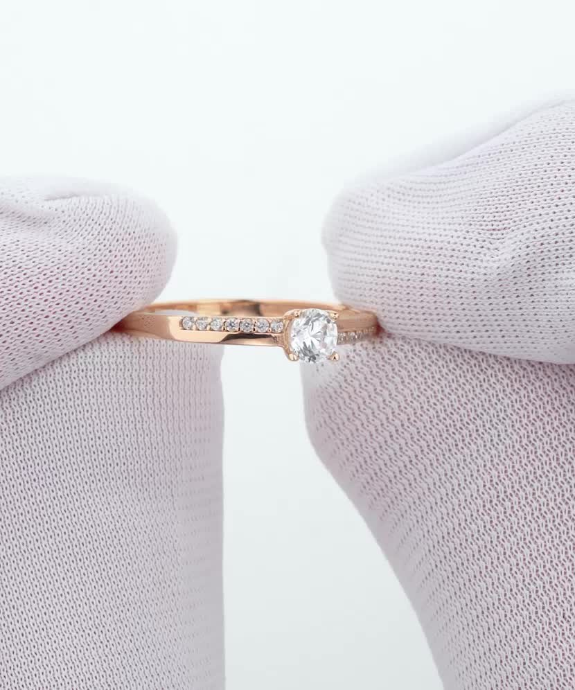 Золотое кольцо с цирконами