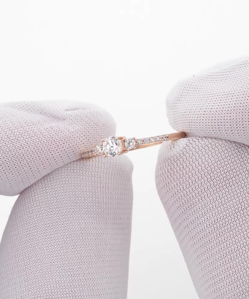 Золотое кольцо с цирконами