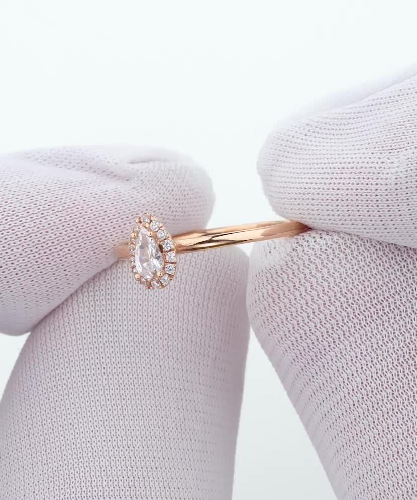 Zelta gredzens ar cirkonijiem