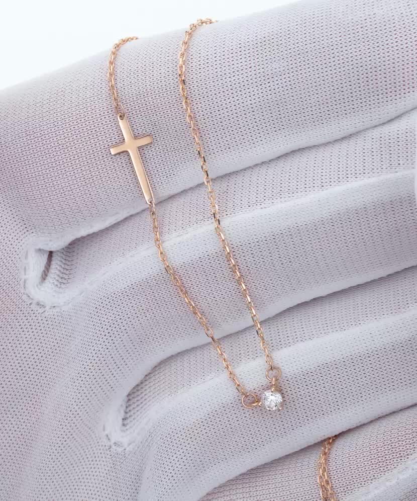 Zelta kaklarota ar cirkonija kulonu un krustiņu