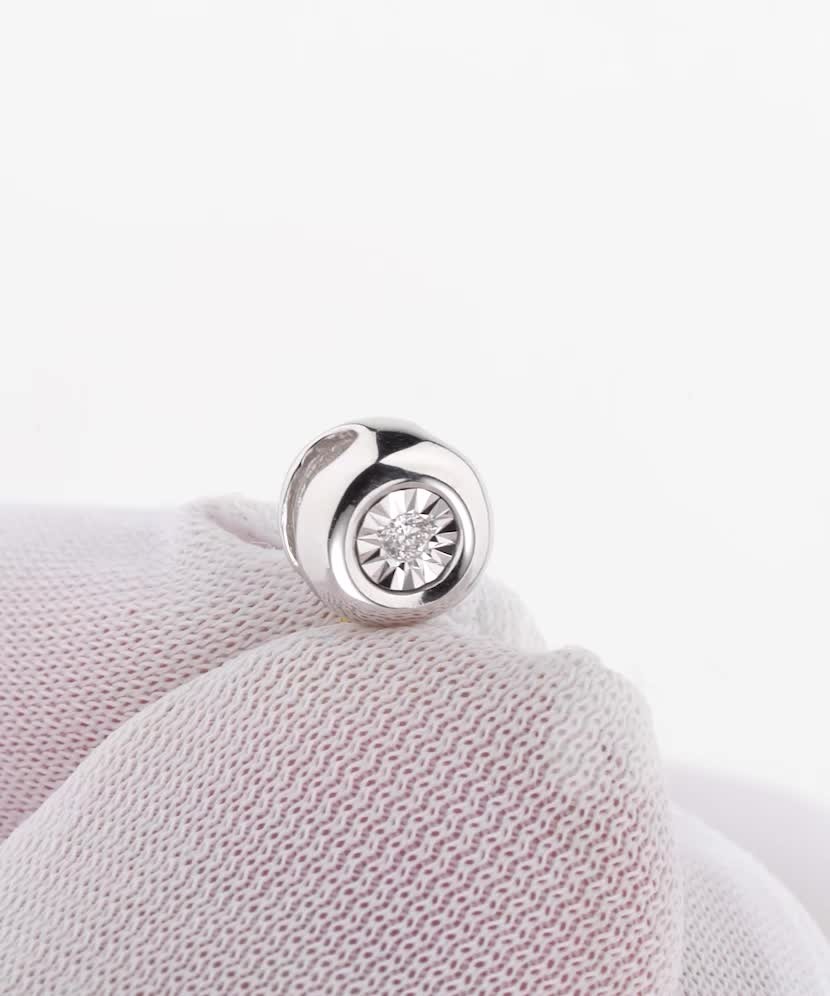 Baltā zelta piekariņš ar briljantiem