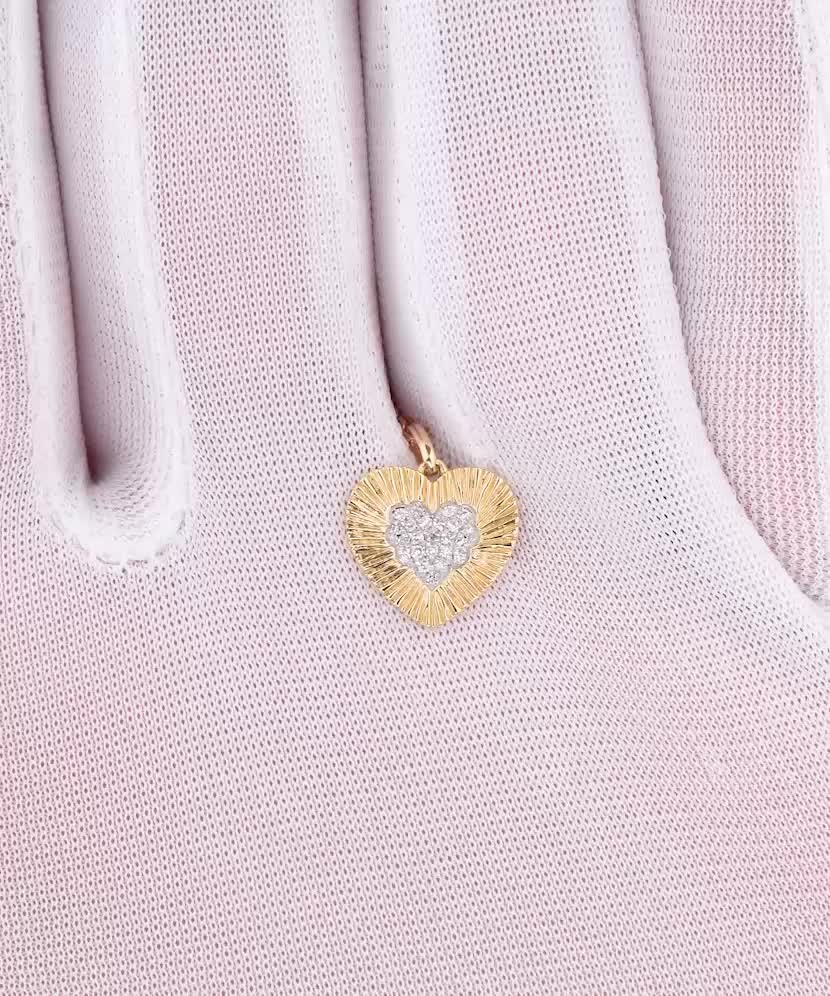 Подвеска из желтого золота с бриллиантами и сапфир