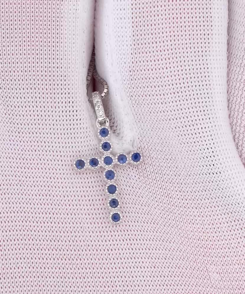 Baltā zelta kulons ar safīriem