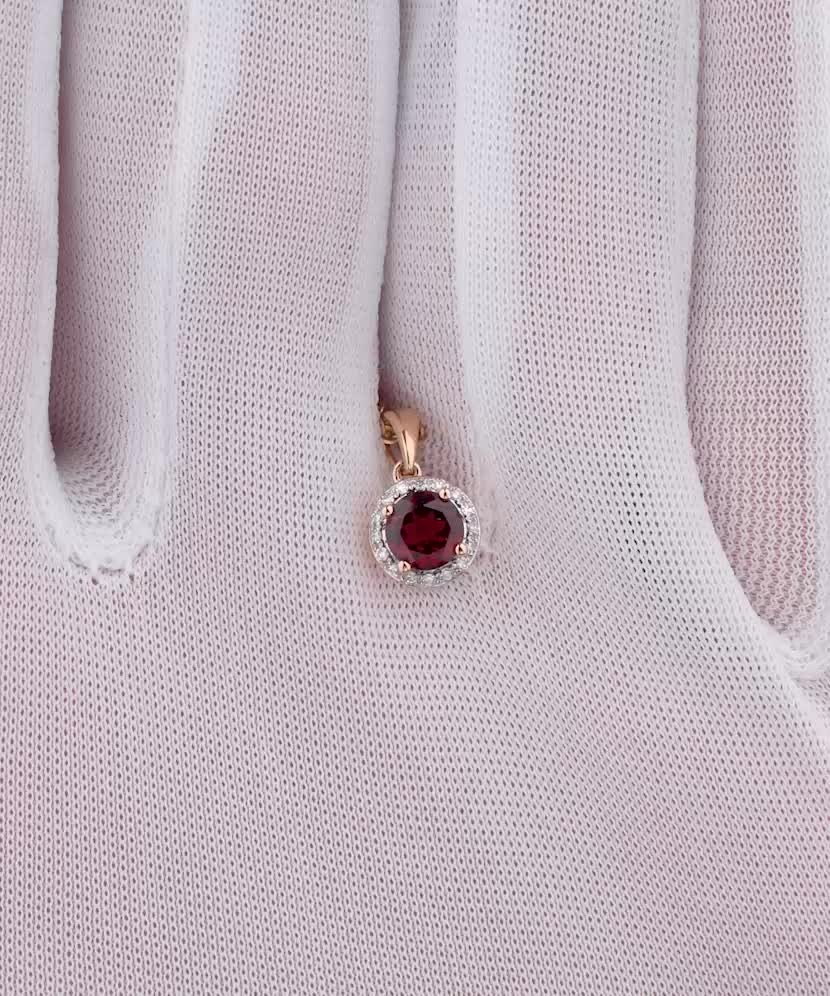 Zelta kulons ar granātu un dimantiem "Sirds"