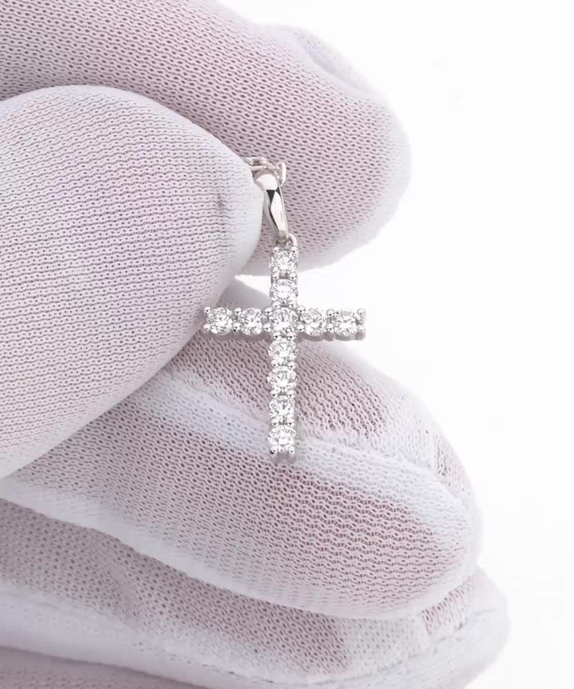 Подвеска из белого золота с бриллиантом "крест"