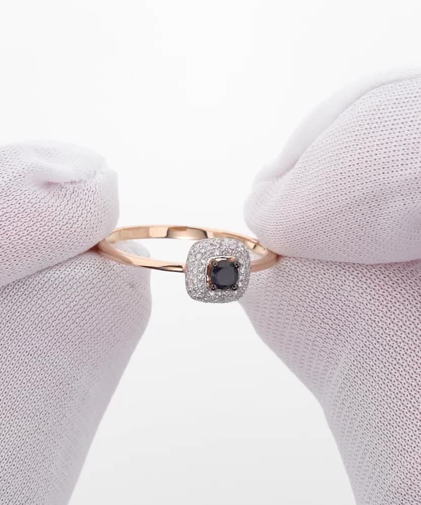 Zelta gredzens ar safīru un dimantiem