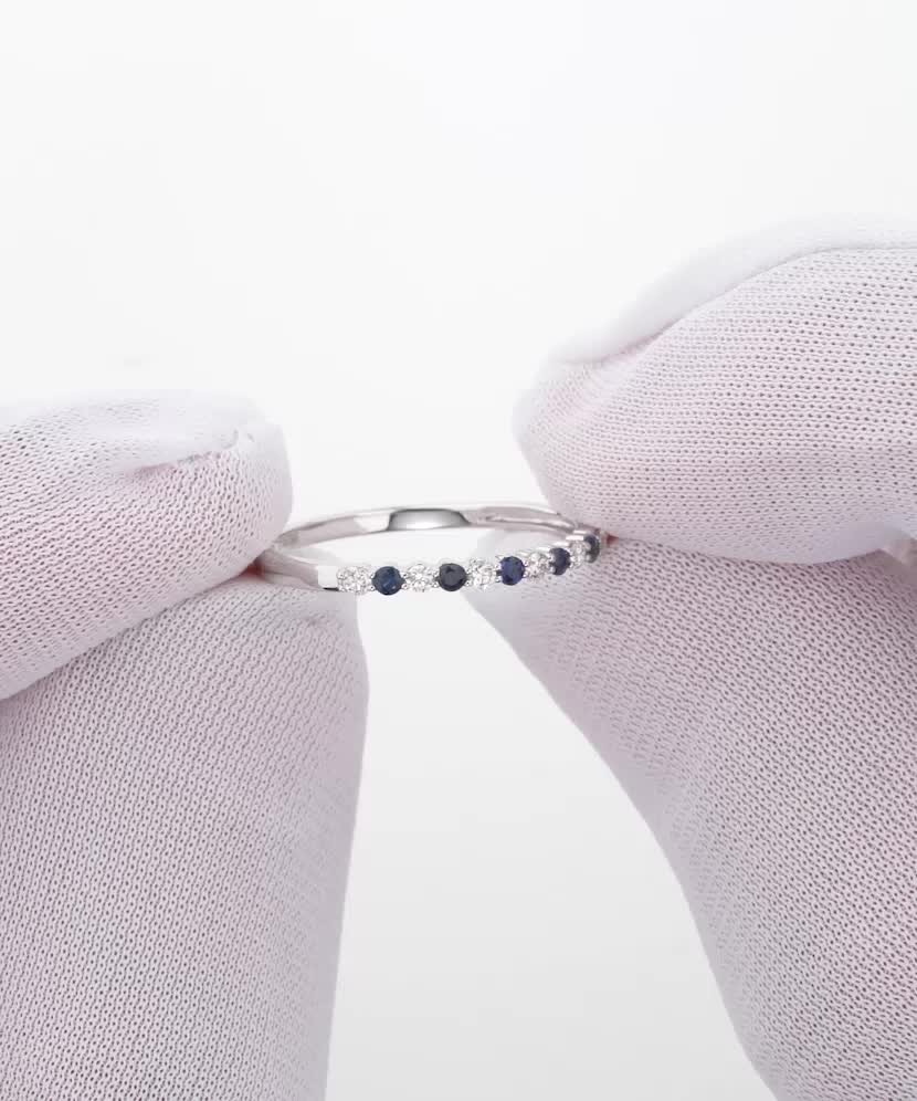 Baltā zelta gredzens ar safīru un dimantiem