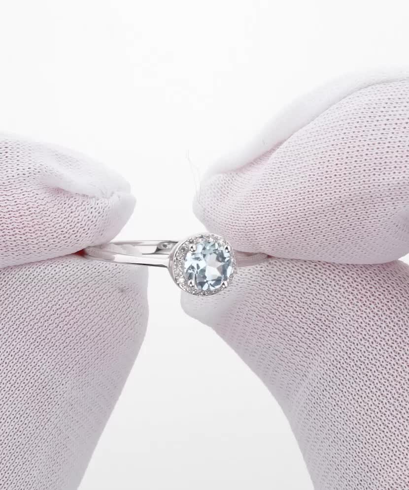 Кольцо из белого золота с топазом и бриллиантами