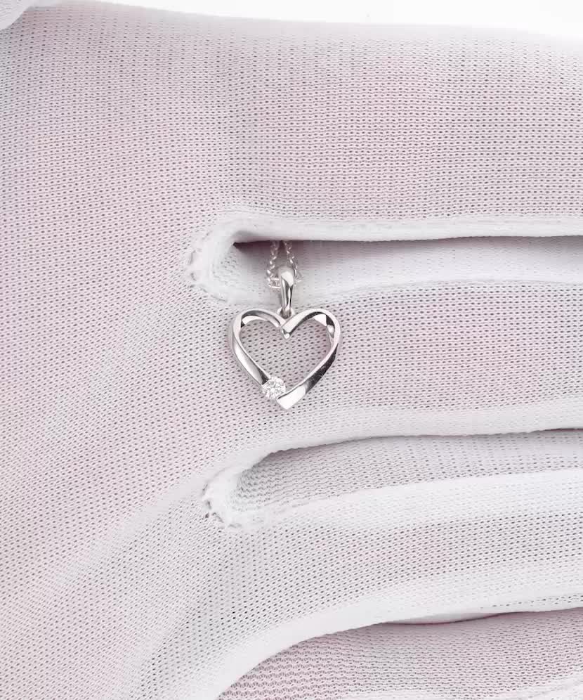 Подвеска из белого золота с бриллиантом "Сердце"