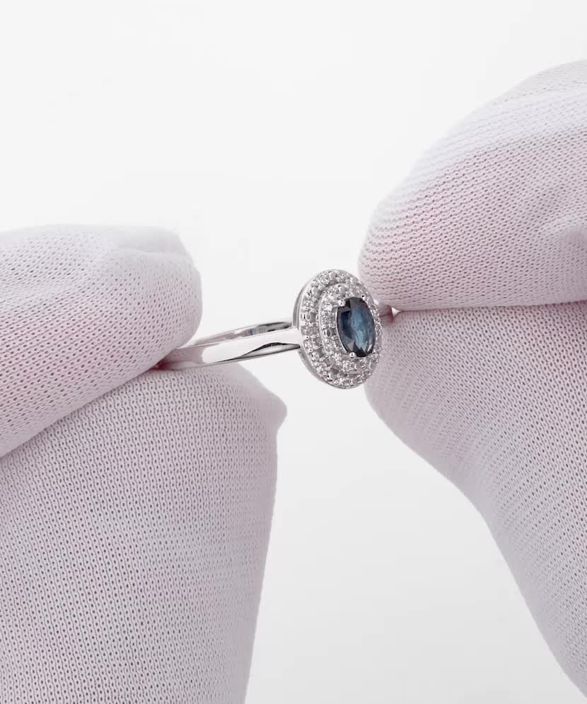 Кольцо из белого золота с сапфиром и бриллиантами