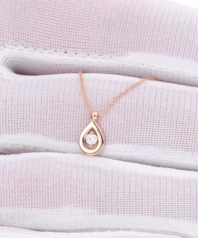 Золотая цепочка с бриллиантовым подвеской