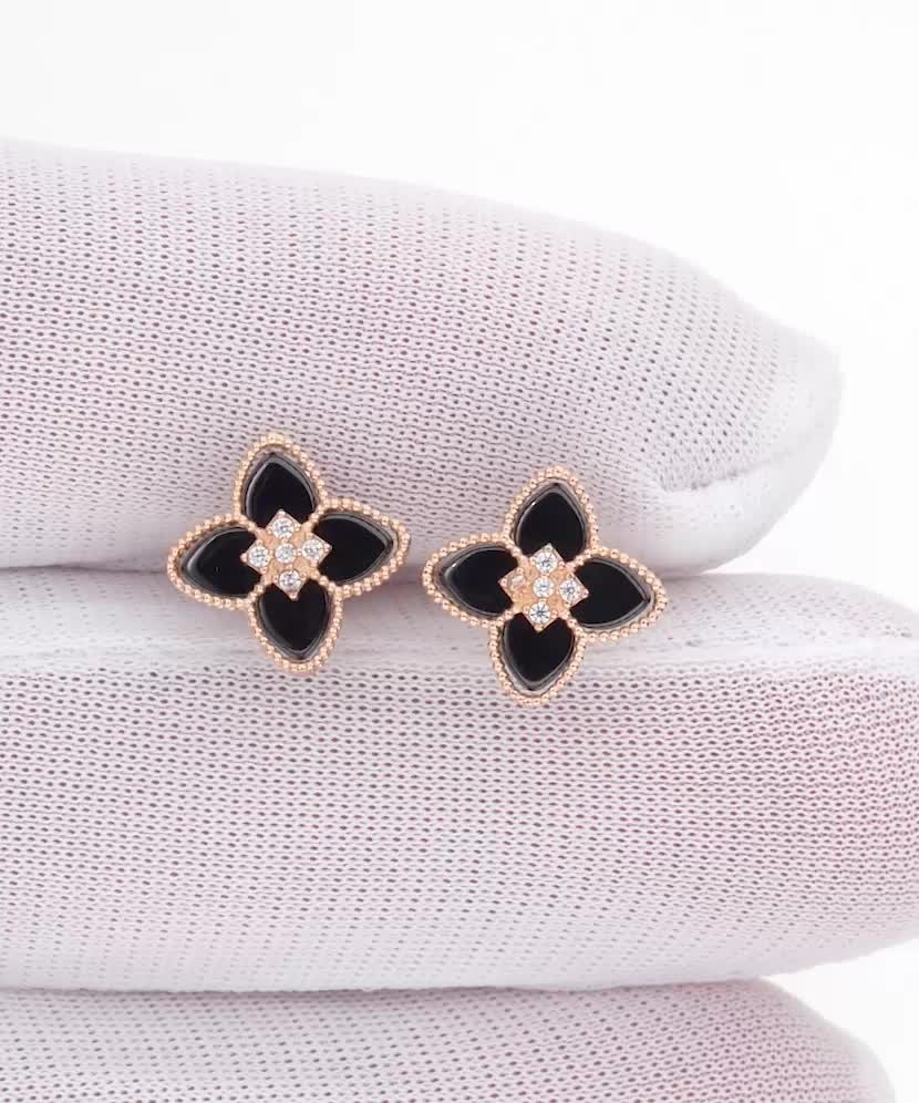 Золотые серьги с ониксами и цирконами