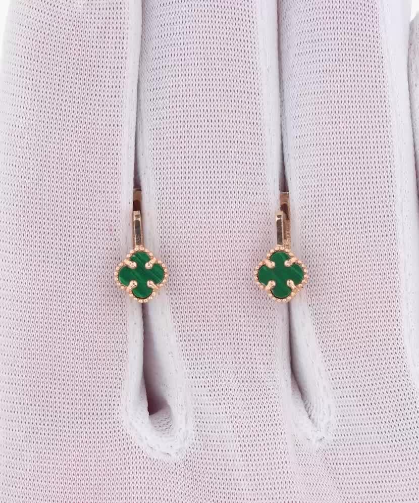 Золотые серьги с малахитом