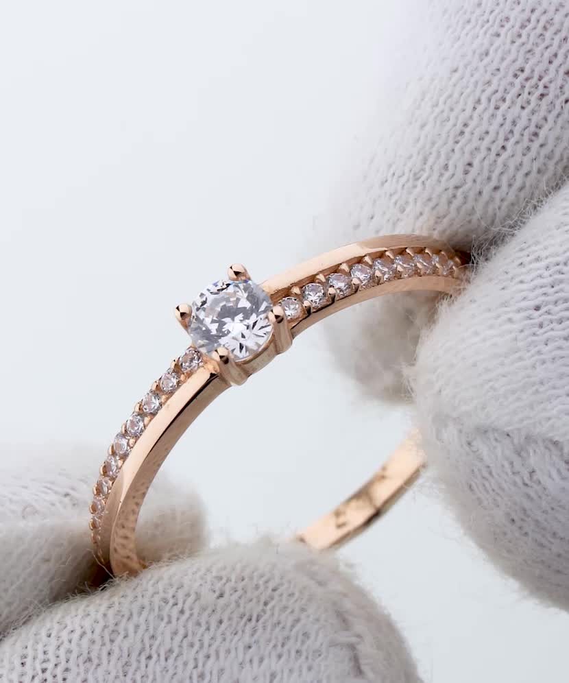 Золотое кольцо с цирконами