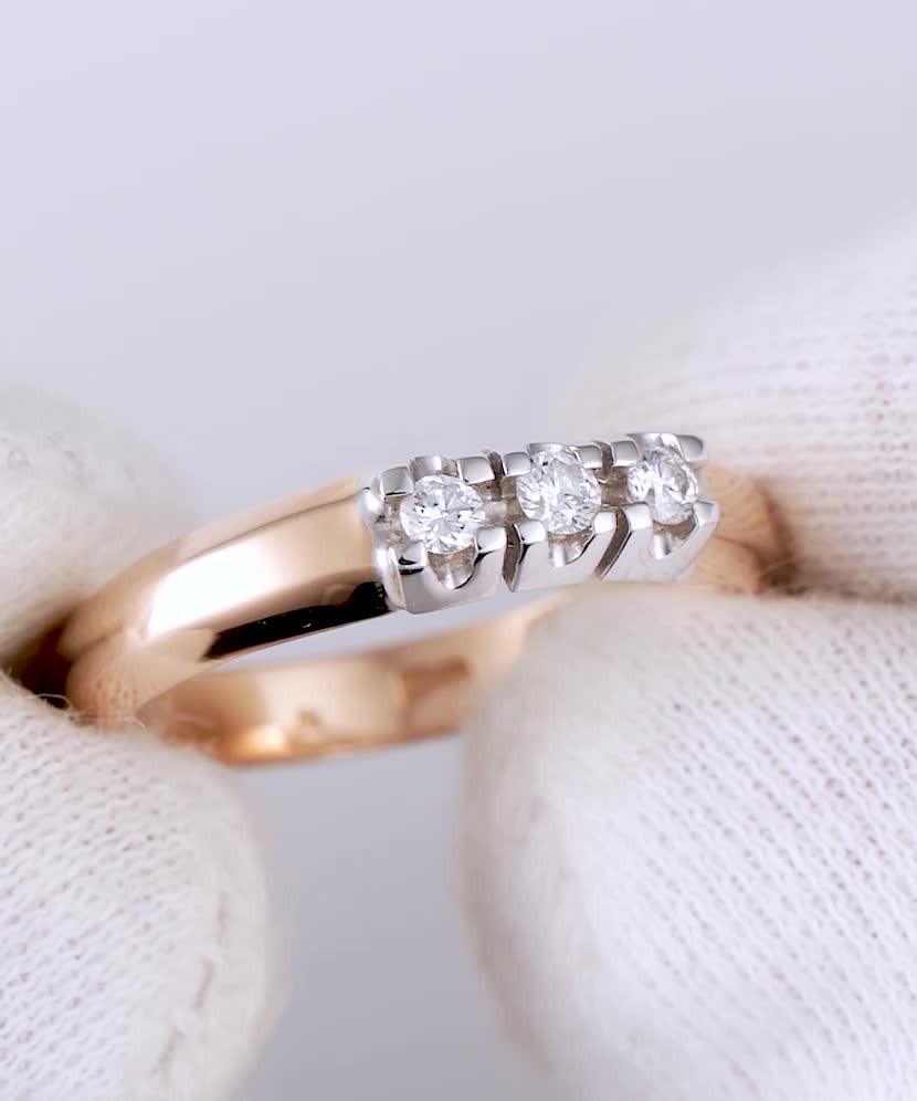 Золотое кольцо с бриллиантами 0,057ct