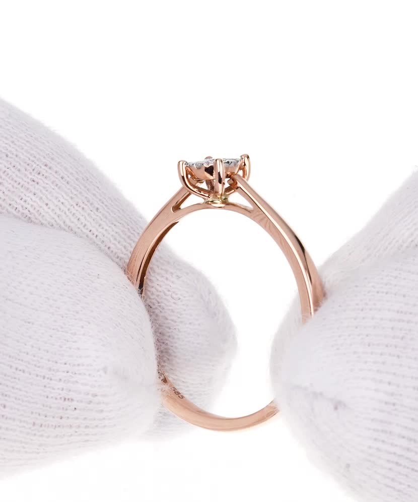 Золотое кольцо с бриллиантами