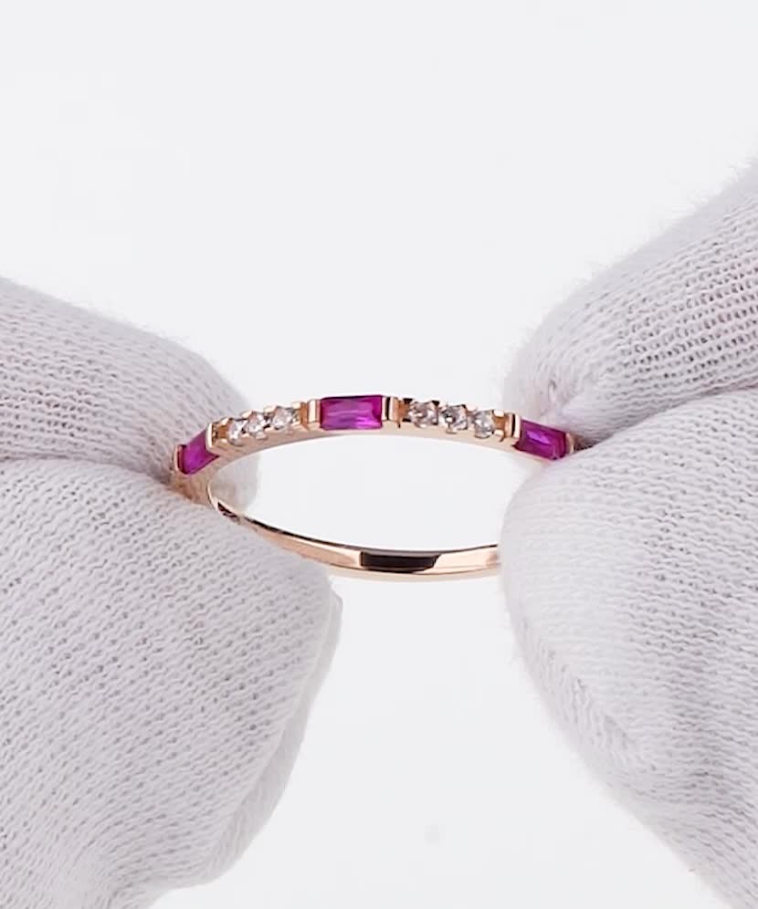 Золотое кольцо с цирконами